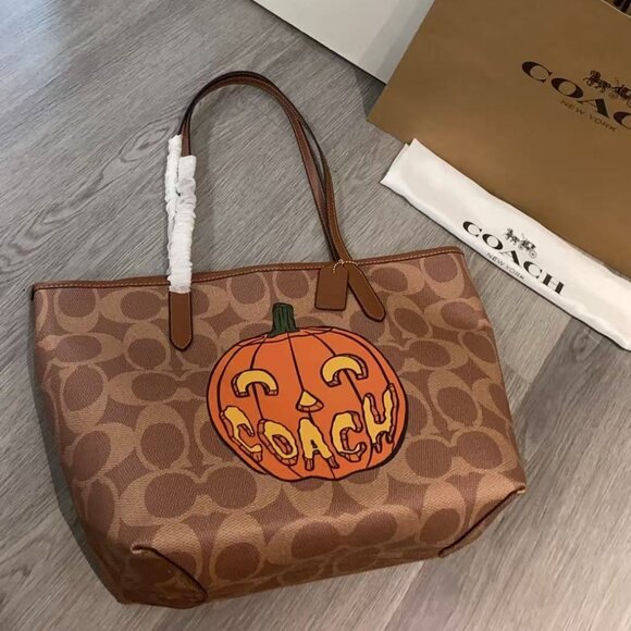Coach Halloween Print Tote Bag Size 33x16x29cm - Picture 2 of 9